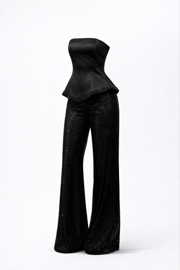 Mono de noche negro sin tirantes con detalle de cuentas